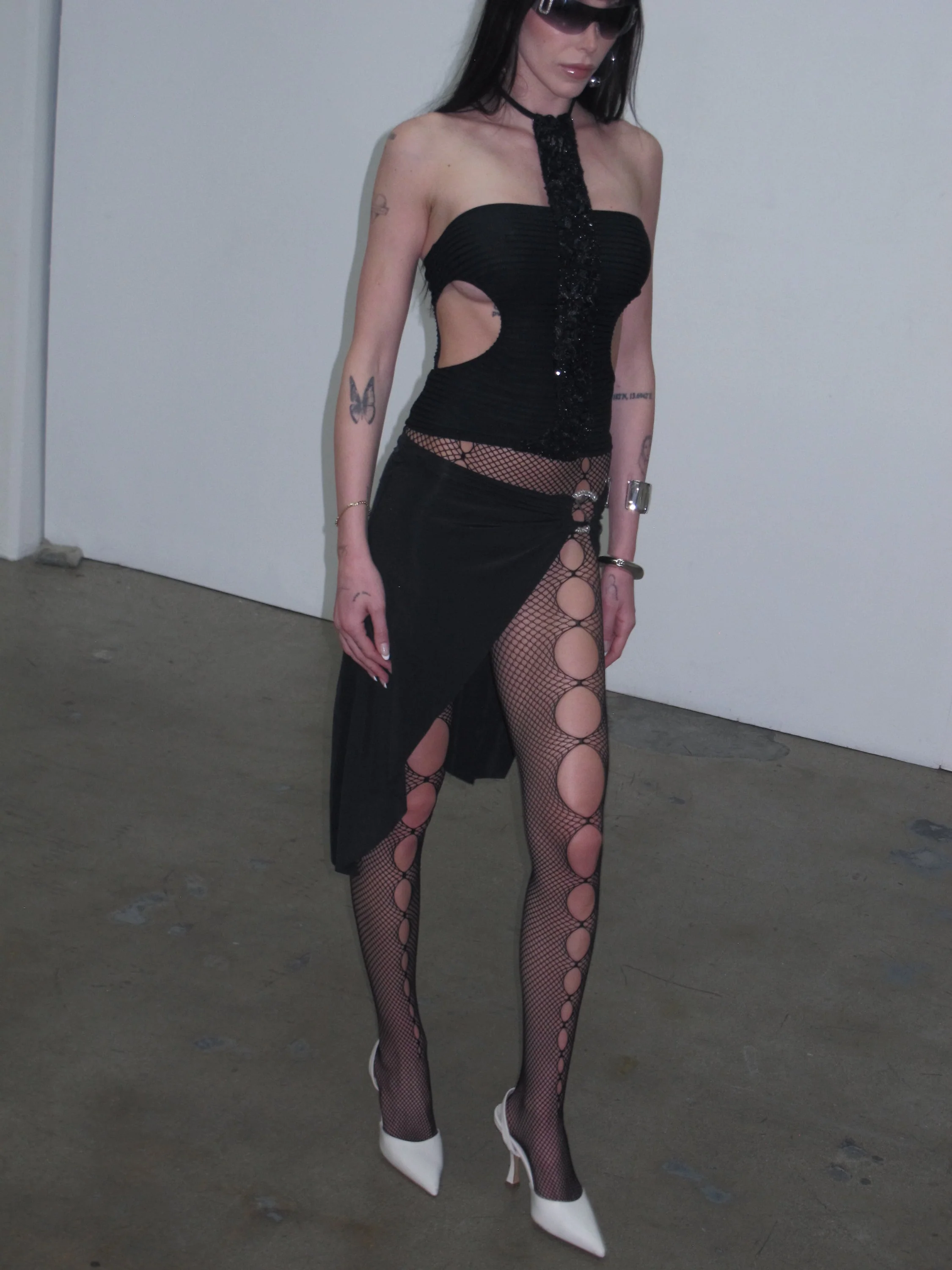 Front & Side Cut Oval Fishnet Tights - Image 7