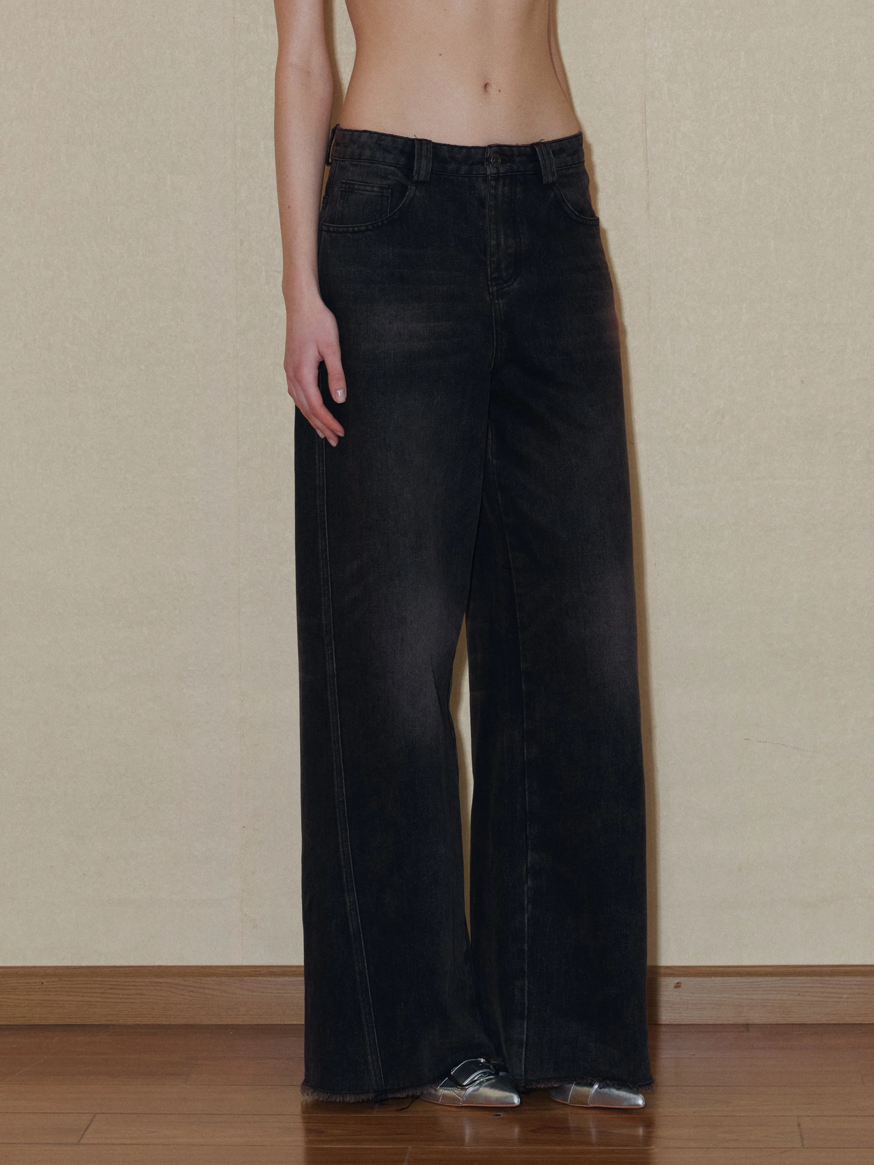 Raw Cut Hem Straight-Cut Jeans - Image 4