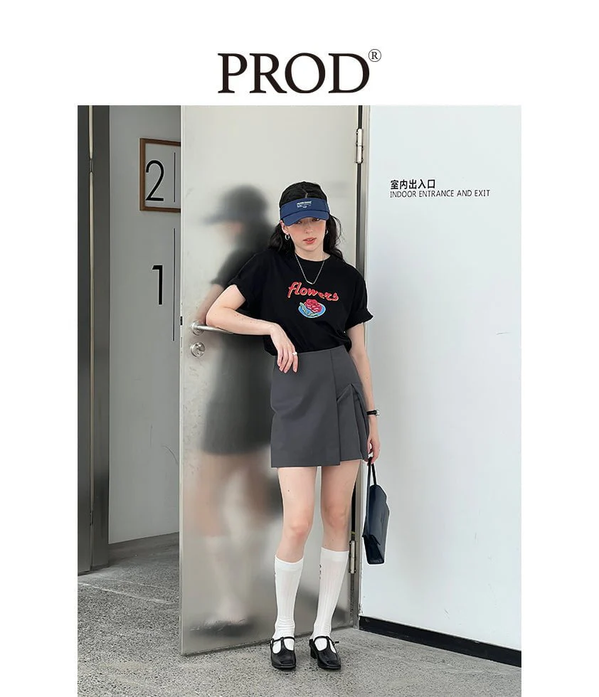 Rose Flower Graphic Basic Short Sleeve T-Shirt / Black - Image 6