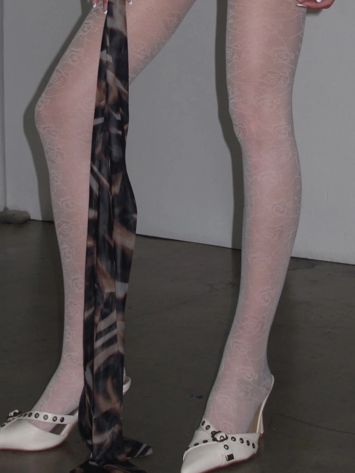 Sheer Rose Jacquard Tights - Image 2