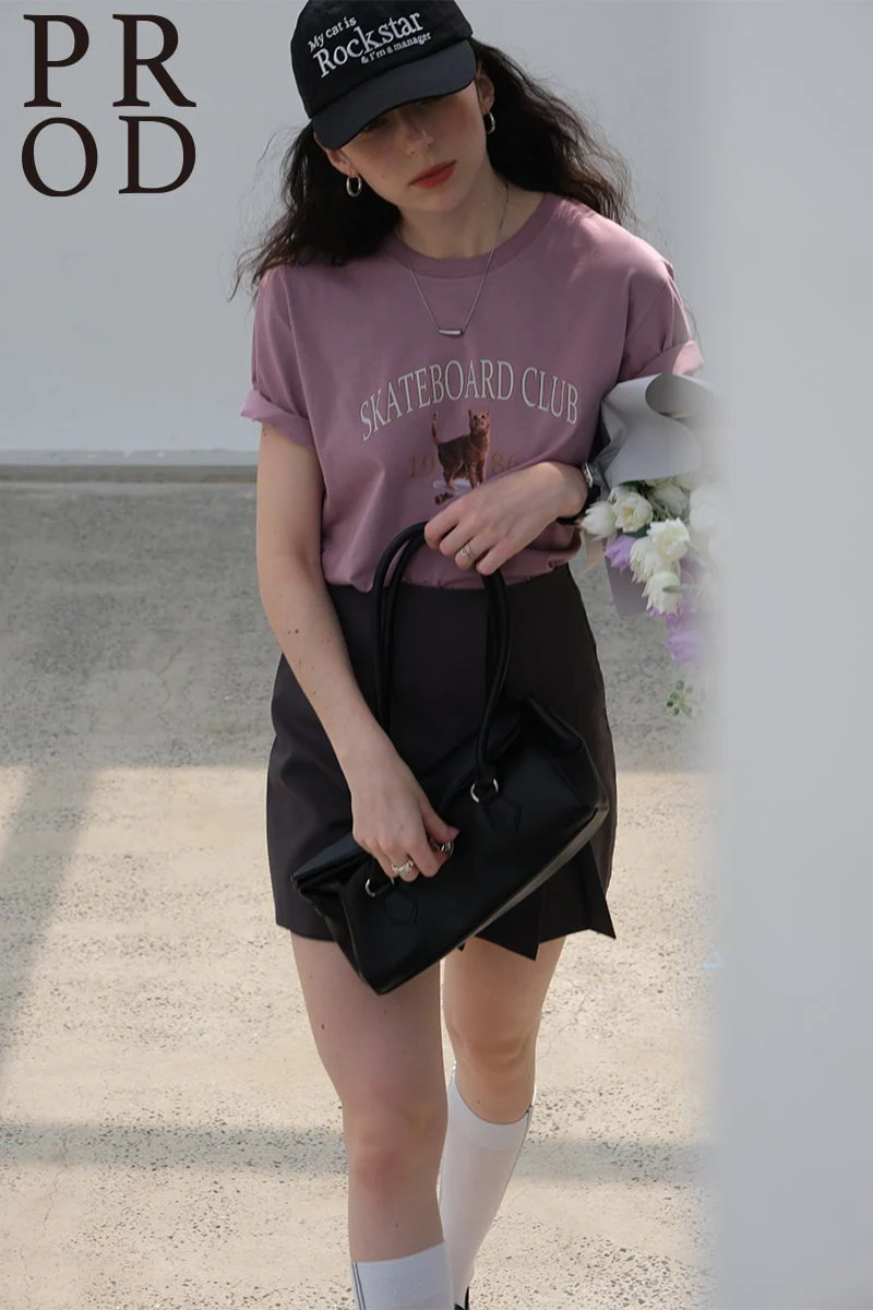 1986 Skateboard Club - Cat Graphic Basic Short Sleeve T-Shirt / Mauve