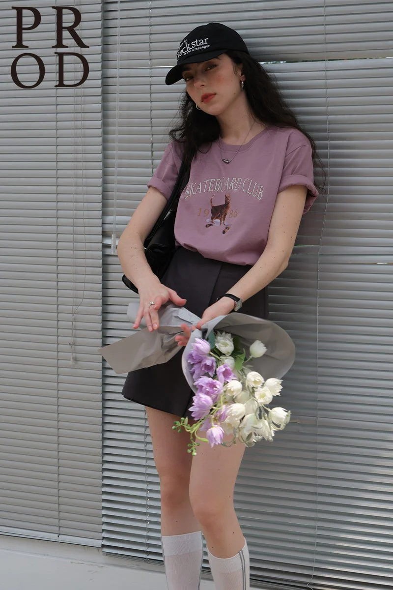 1986 Skateboard Club - Cat Graphic Basic Short Sleeve T-Shirt / Mauve - Image 2
