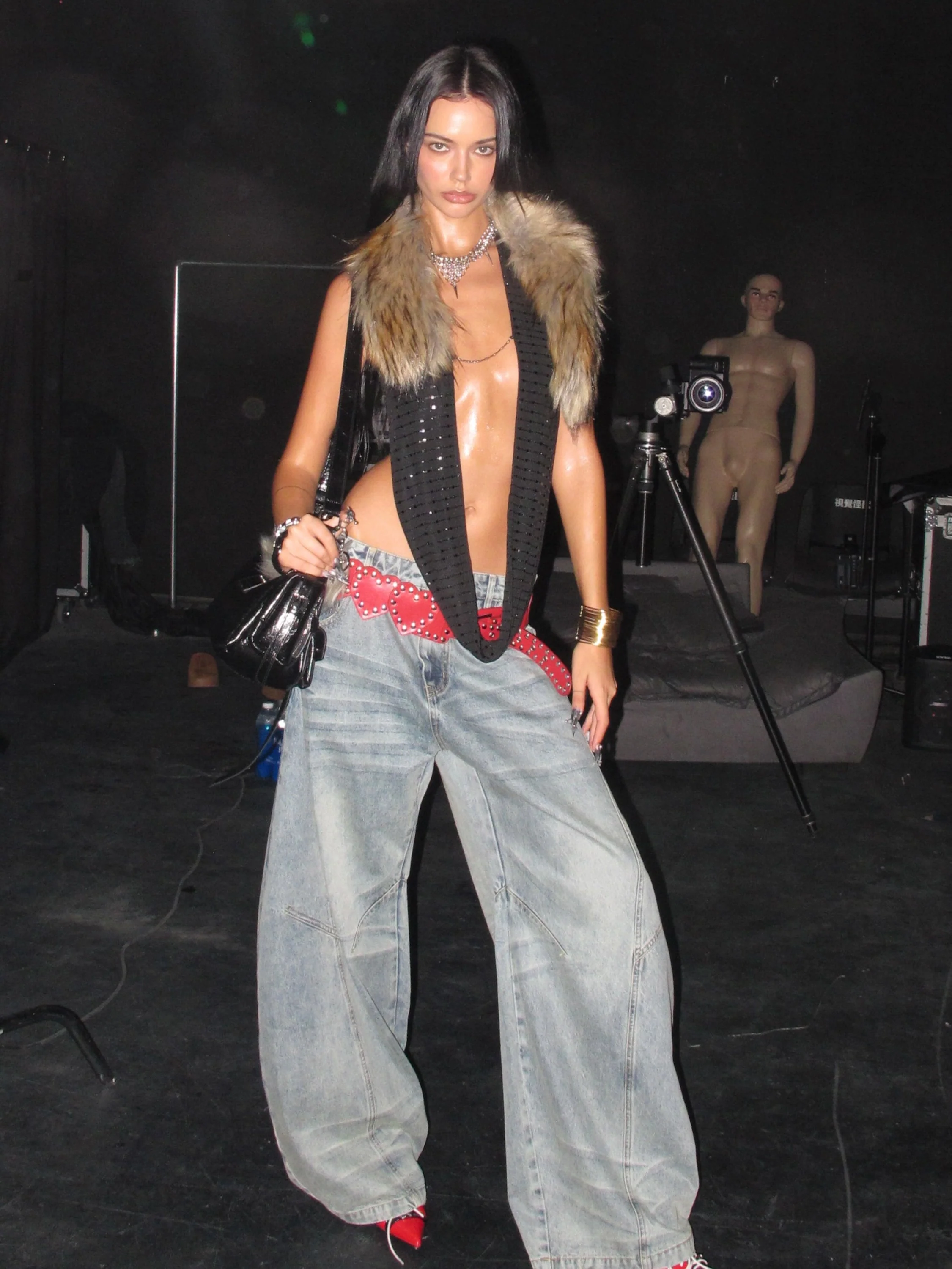 Structured Light Wash Baggy Jeans - Image 13